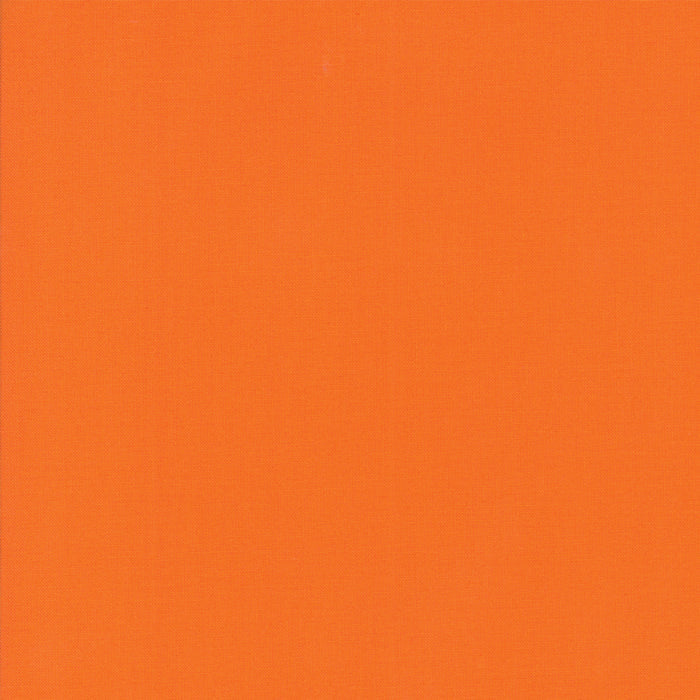 Oranssin sävyiset kangaskuosit vaalean oranssista tumman oranssiin, mukaan lukien terrakotan ja kuparin sävyt. Erinomainen valinta tilkkutöihin ja ompeluprojekteihin.
