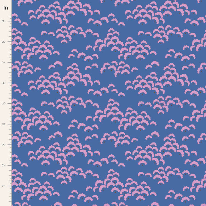 Tilda Bloomsville Cottonbloom Blueberry puuvillakangas, värikäs kukkakuosi kesäisiin käsitöihin.