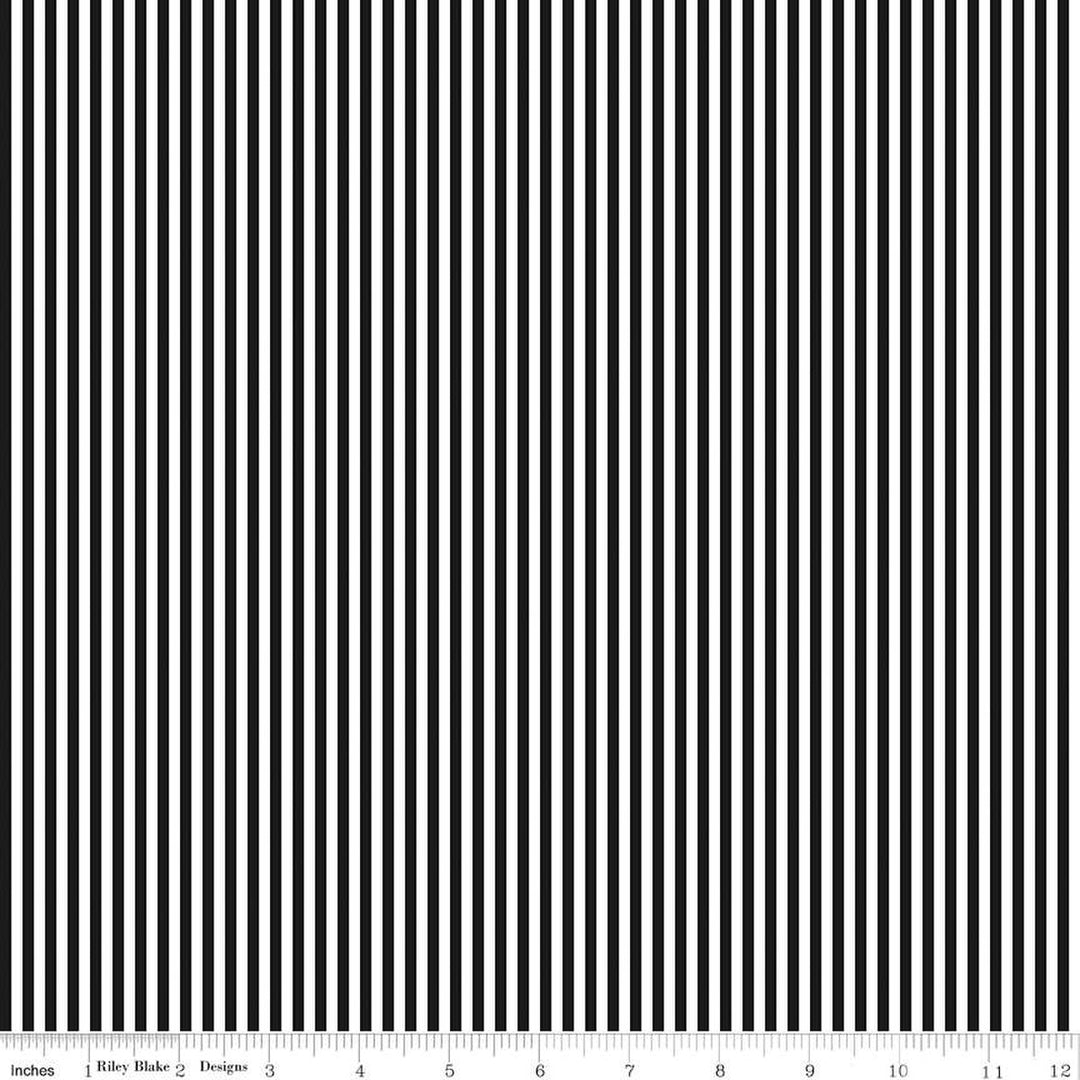 Riley Blake Designs 1/8" Stripes Black raidallinen puuvillakangas, 3 mm leveä musta-valkoinen raitakuvio, täydellinen tilkkutöihin ja käsitöihin.