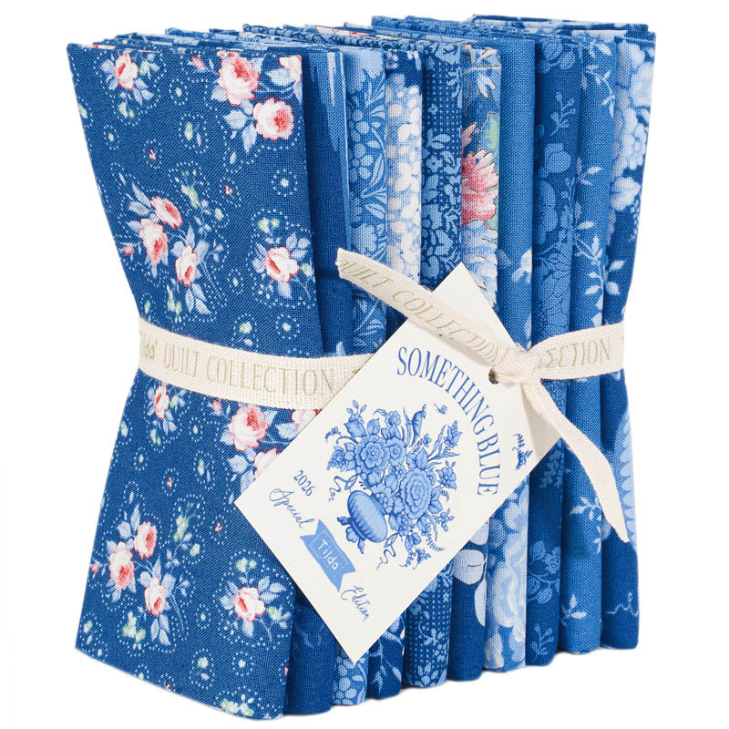 Tilda Something Blue Tumma -nippu, 10 kpl tummansinisia puuvillakankaita.