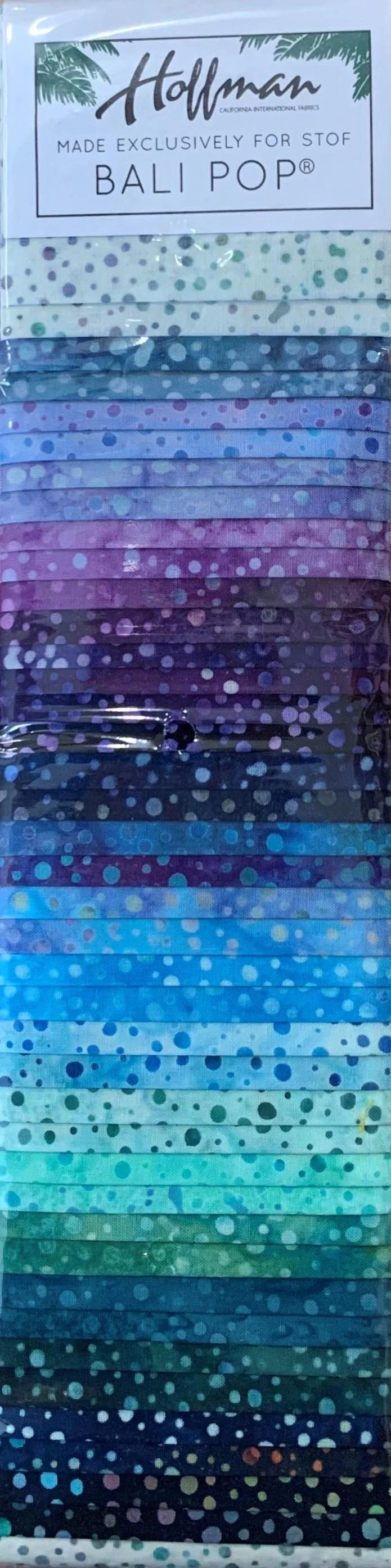 Bali Pops Lupin kaitalerulla, sinisen ja violetin sävyisiä Bali Dots -batiikkikaitaleita, 40 palaa 100 % puuvillakangasta.