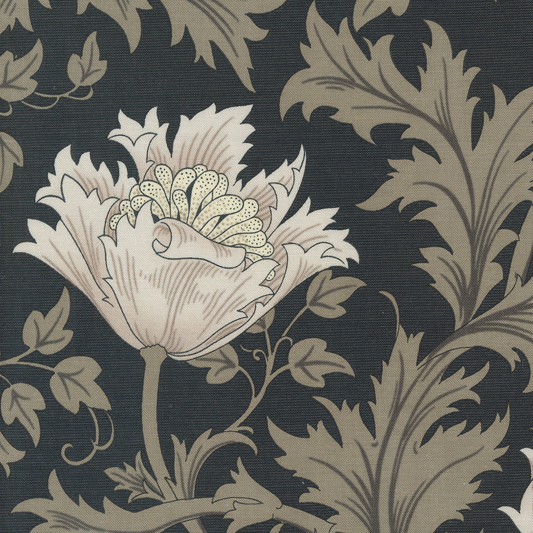 Barbara Brackmanin suunnittelema Ebony Suite -kokoelman 8380-17 Anemone Ebony -puuvillakangas, jossa on Morris-tyylinen kuvio.