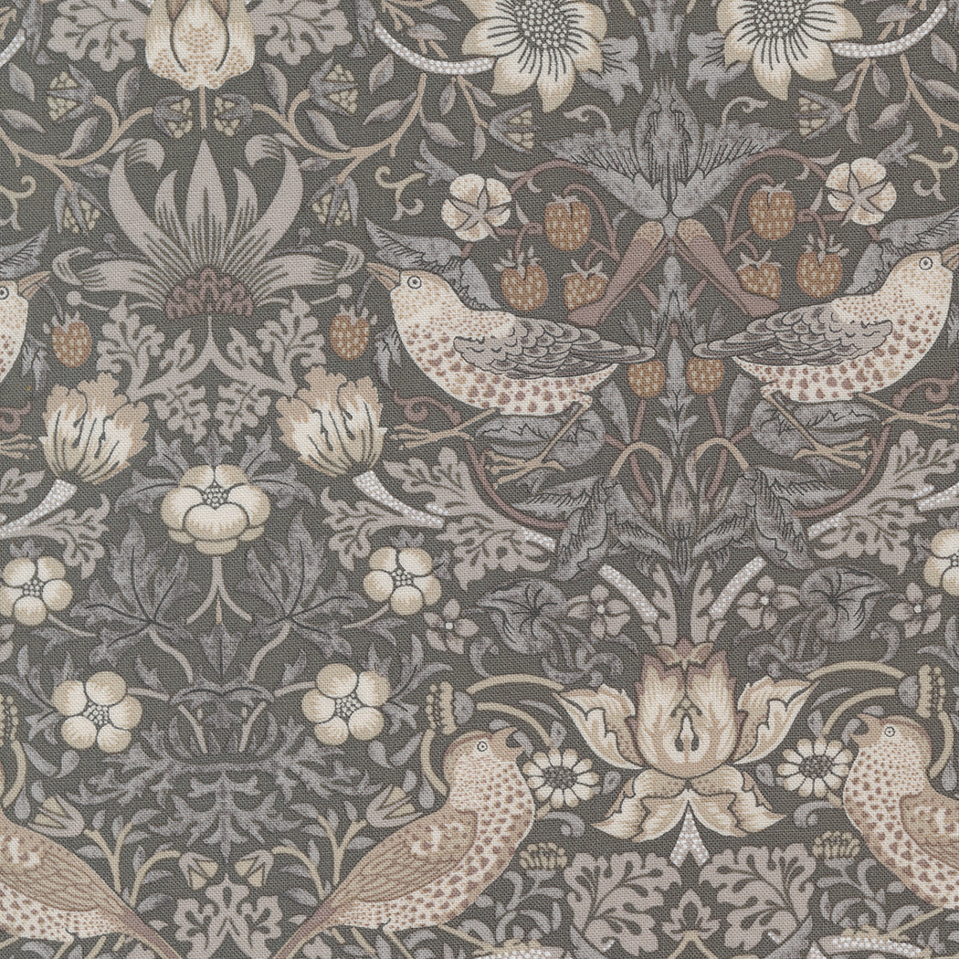 Barbara Brackmanin suunnittelema Ebony Suite -kokoelman 8382-14 Strawberry Thief Charcoal -puuvillakangas, jossa on Morris-tyylinen kuvio.