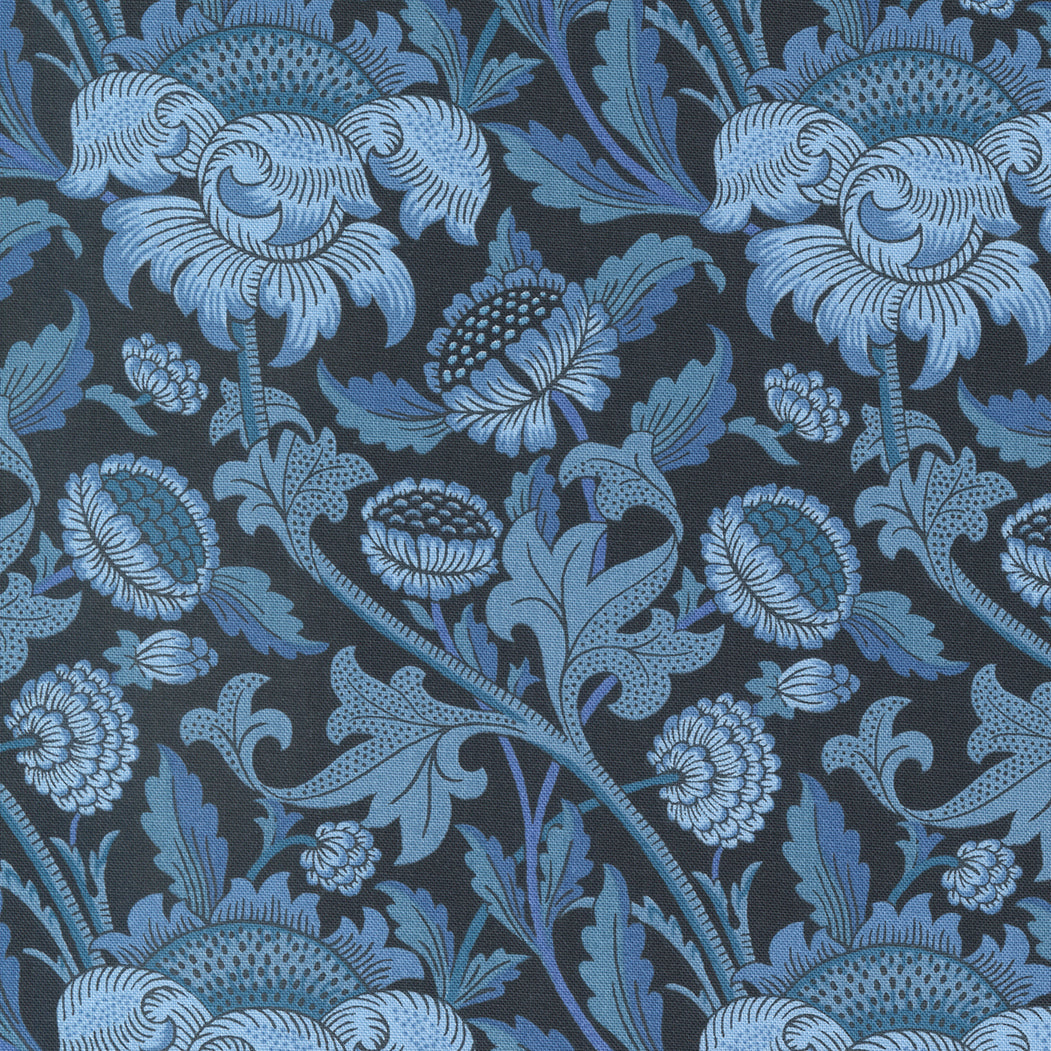 Barbara Brackmanin Morris Meadow kokoelman 8370-15 Wey Kelmscott Blue puuvillakangas, kaunis sinisiä kukkia tummansinisellä pohjalla