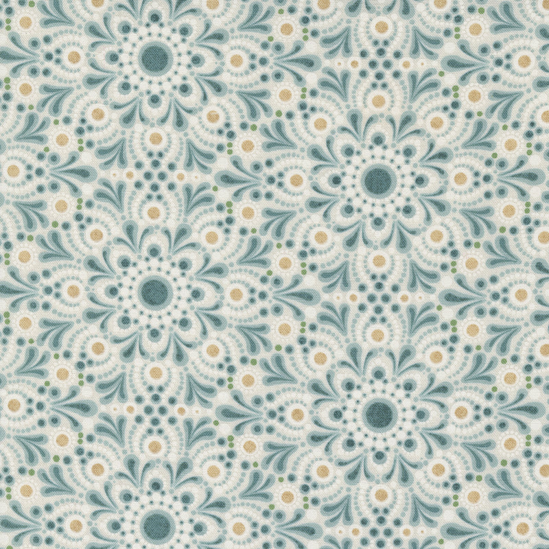 Joulukuvioinen puuvillakangas, jossa siniharmaita ja kultaisia ornamenttimaisia kuvioita luonnonvalkoisella pohjalla. BasicGrey Jolly Good -kokoelma