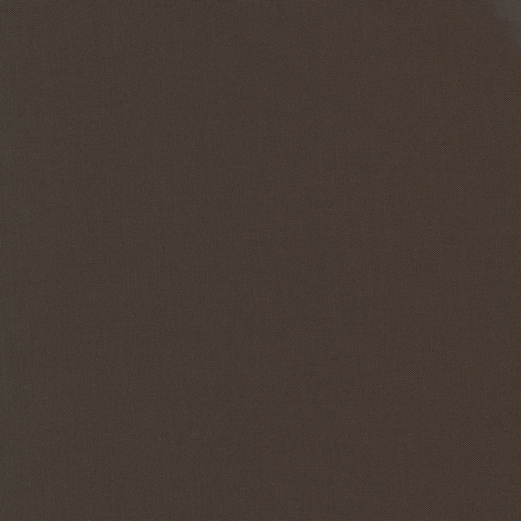 Bella Solids 9900-315 Walnut yksivärinen puuvillakangas, ruskea