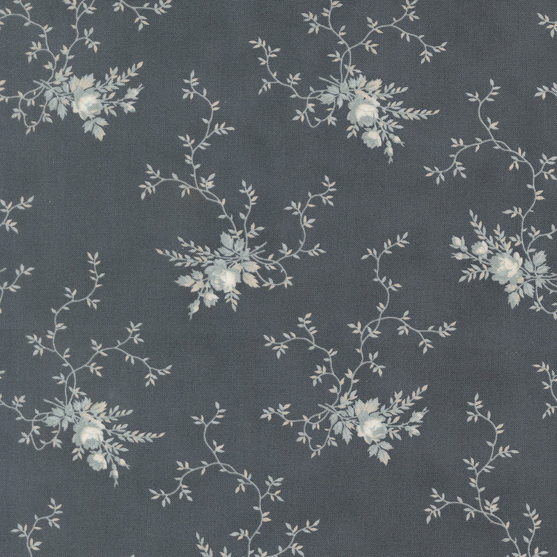 Tummanharmaa puuvillakangas hopeanharmailla ruusukimpuilla ja köynnöksillä – Breathtaking Blues Rose Garden Florals Dusk 44402-14, 3 Sisters Moda Fabrics
