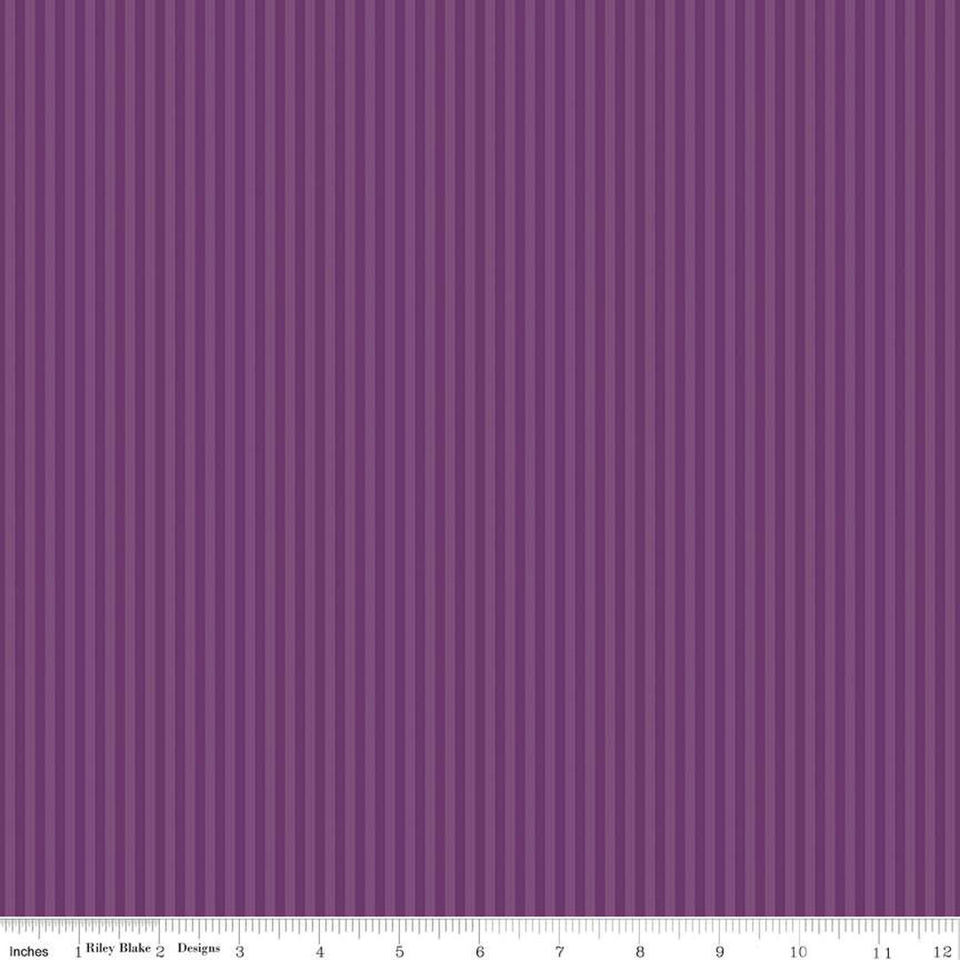 Riley Blake Designs 1/8" Tonal Stripes Eggplant raidallinen puuvillakangas, 3 mm leveä violetti raitakuvio, täydellinen tilkkutöihin ja käsitöihin.