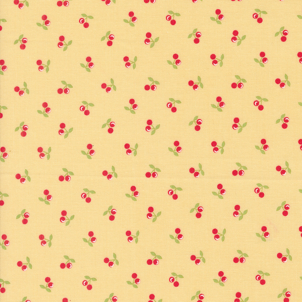Puuvillakangas, Corey Yoder Cali & Co. Cherries Soft Yellow, kirsikkakuvio keltaisella taustalla.