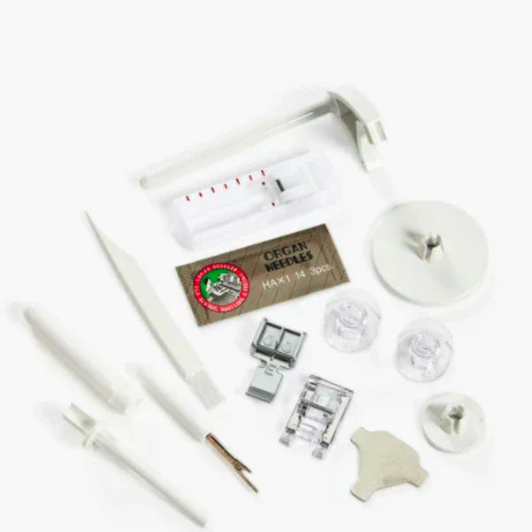 Janome Driva - kompakti elektroninen ompelukone, 30 ommelta ja helppokäyttöiset painikkeet kursseille ja mökille.