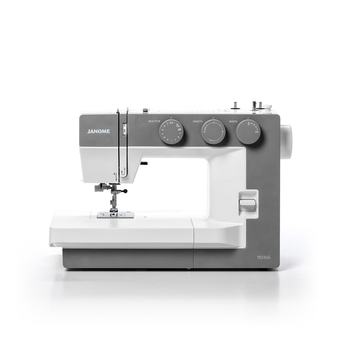 Janome 1522 Light Grey -mekaaninen ompelukone, jossa 22 ommelta, säädettävä paininjalan puristus ja leveä vapaavarsipöytä. Täydellinen ompelukone kaikenlaisiin ompeluprojekteihin.