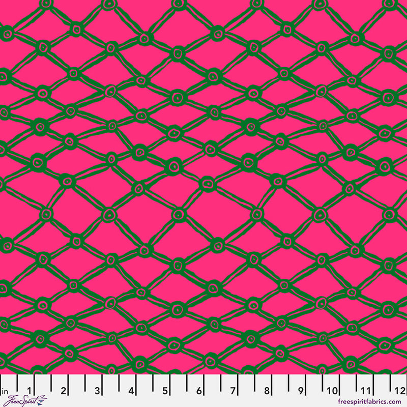 Kaffe Fassett Nets Pink -kangas, vaaleanpunainen pohja ja vihreä käsinpiirretty verkkokuosi – PWBM036.PINK
