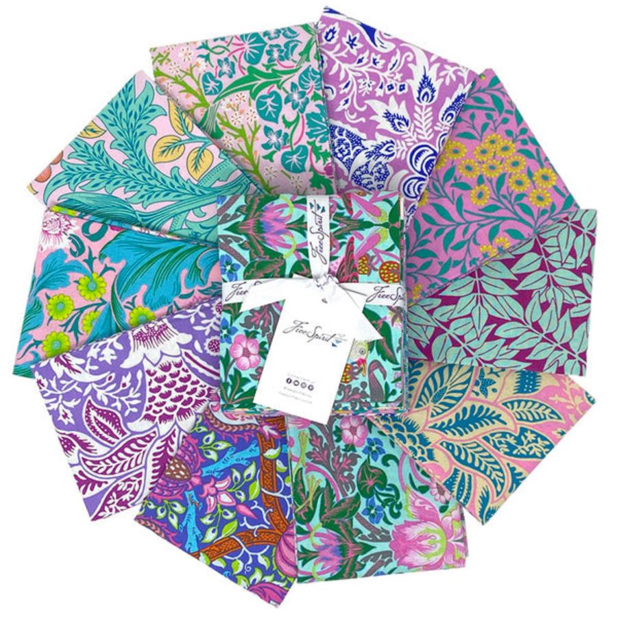 Kaffe Fassett x Morris & Co. Blues Fat Quarter Bundle - 10 puuvillakangaspalaa, ikonisia Morris-kuoseja, 45 x 55 cm.
