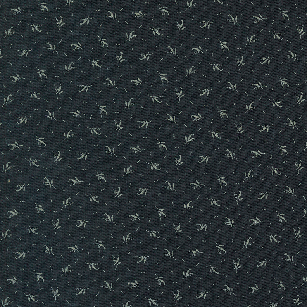 Kansas Troubles Quilters - Blackbird's Nest Feathers Black puuvillakangas, jossa beesia sulkakuvioita ja pieniä pilkkuja mustan pohjalla.