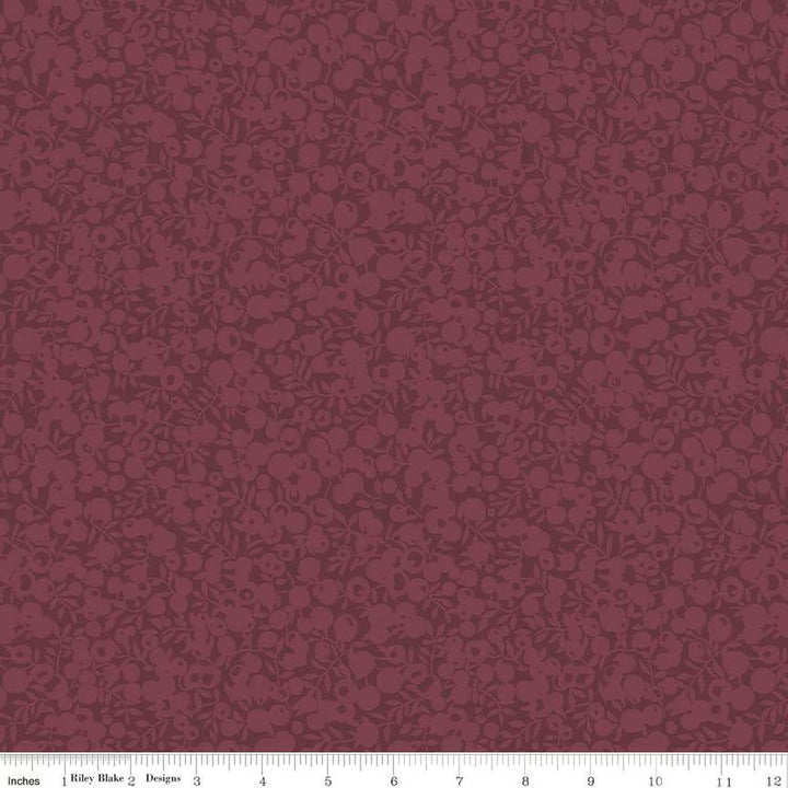 Liberty Wiltshire Shadow Blackcurrant puuvillakangas, violetin sävyinen marja- ja lehtikuosi.
