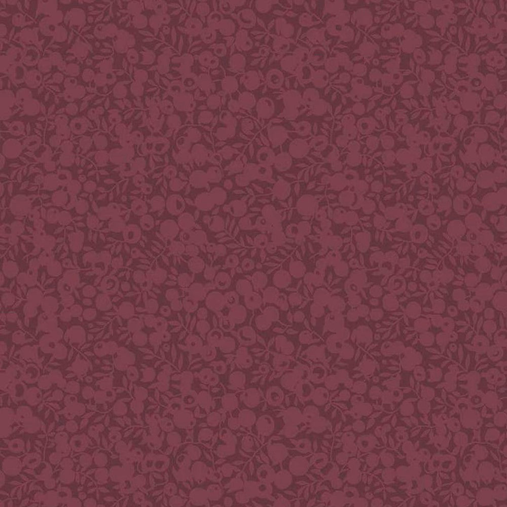 Liberty Wiltshire Shadow Blackcurrant puuvillakangas, violetin sävyinen marja- ja lehtikuosi.