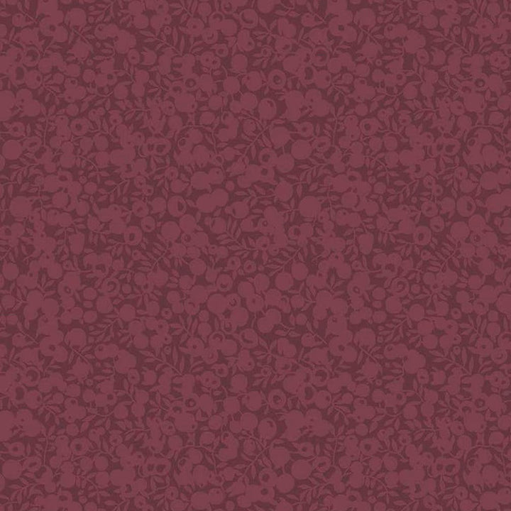 Liberty Wiltshire Shadow Blackcurrant puuvillakangas, violetin sävyinen marja- ja lehtikuosi.