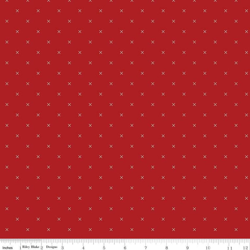 Punainen puuvillakangas, jossa valkoisia X-muotoisia pisteitä Lori Holtin Bee Cross Stitch -kokoelmasta, ihanteellinen tilkkutöihin ja ompeluprojekteihin