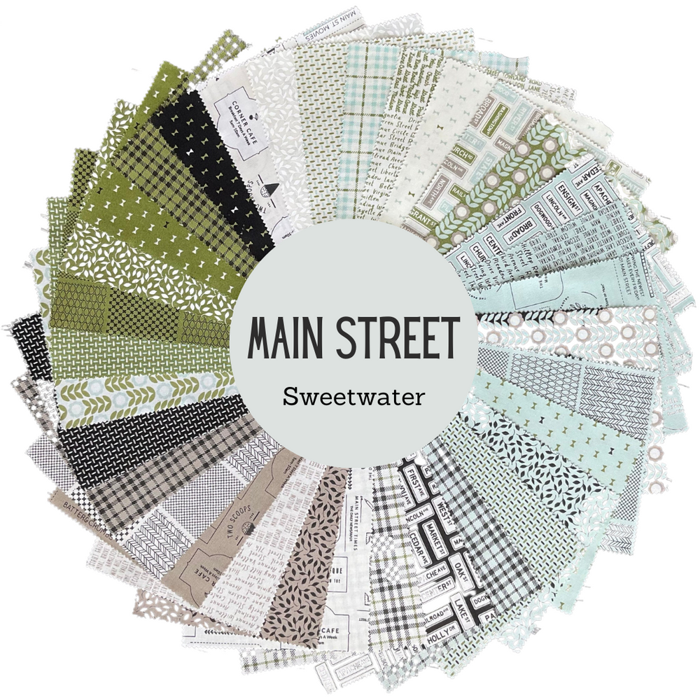Sweetwater Main Street charm pack – puuvillakankaita 5" neliöinä, sisältäen rauhallisia vihreän, beigen ja vaaleanpunaisen sävyjä.