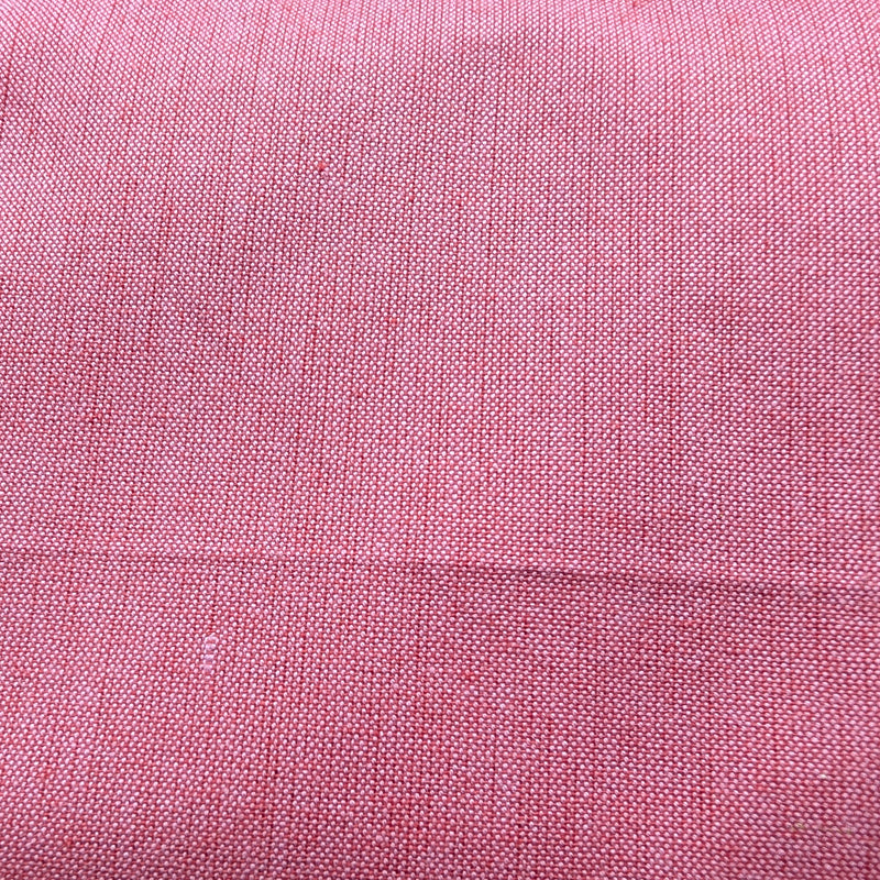 Moda Crossweave Pink Red kudottu puuvillakangas – teksturinen pinta lähikuvassa