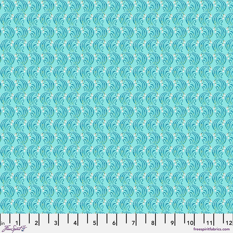 January Turquoise -puuvillakangas, Language of Flowers -kokoelmasta, suunnittelija Odile Bailloeul, Free Spirit Fabrics, romanttinen kukkakuvio sinisellä pohjalla.