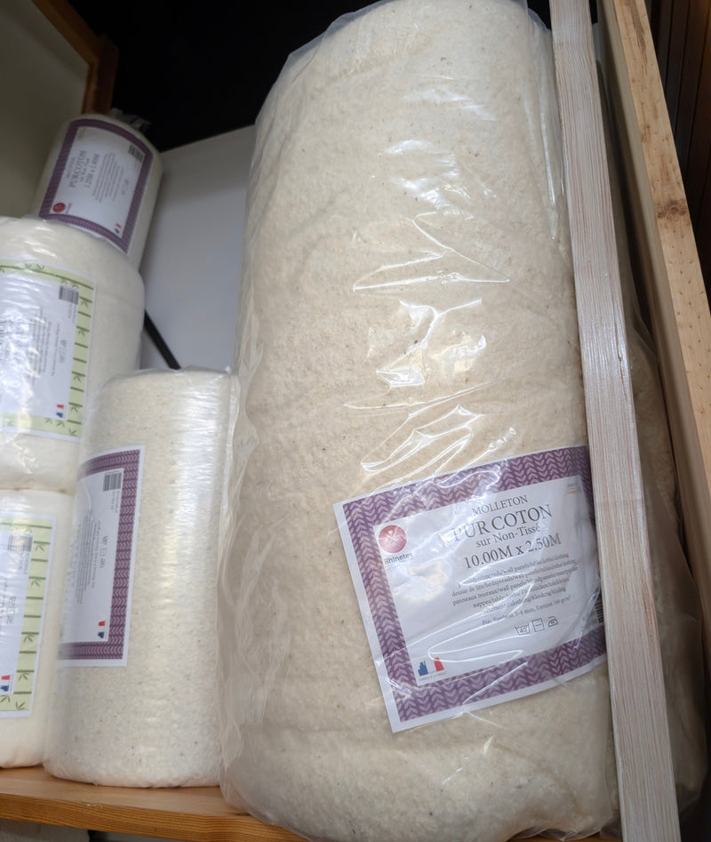 Pur Coton -puuvillavanute kuitukankaalla, 10 x 2,50 m, n. 160 g/m² – tilkkutöihin, peitteisiin ja seinäpaneeleihin