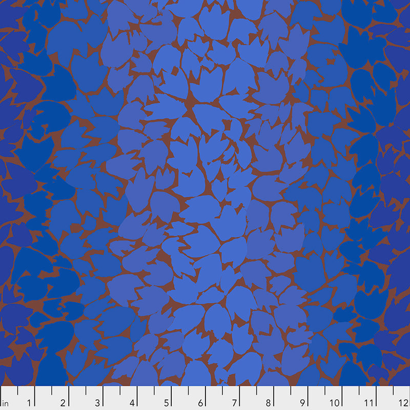 Kaffe Fassett Collective - Ombre Leaves PWGP174.BLUE puuvillakangas