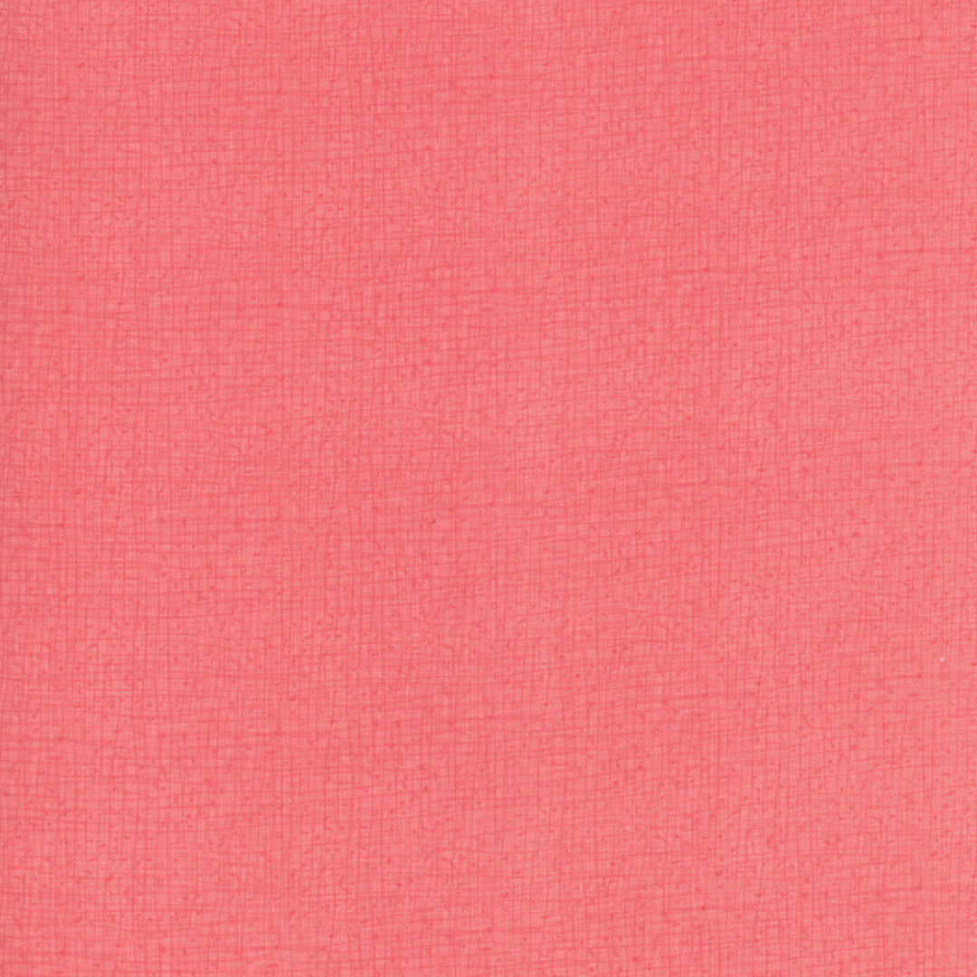 Robin Pickensin Thatched Sugar Rose -puuvillakangas, osa Dandi Duo -kokoelmaa, tilkkutöihin ja käsitöihin.
sinisen sävyt ja maalaisromanttinen tekstuuri.