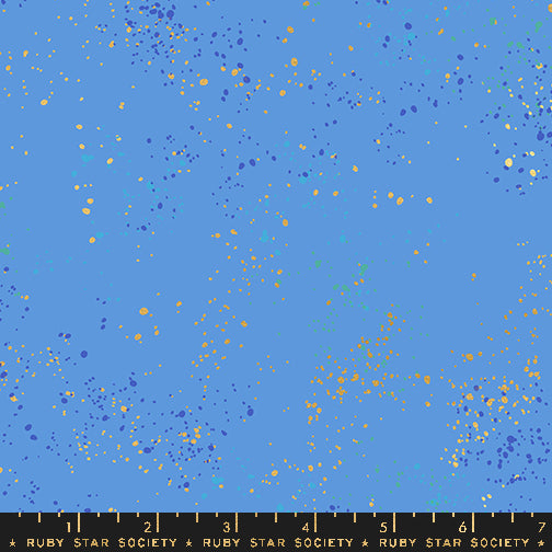 Ruby Star Society - Speckled RS5027-127M Lindley Blue metaillinen puuvillakangas maaliroiske-tekstuurilla, suunniteltu Rashida Coleman-Halen toimesta.