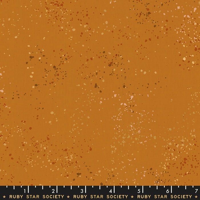 Ruby Star Society - Speckled RS5027-26M Earth metallinen puuvillakangas  maaliroiske-tekstuurilla, suunniteltu Rashida Coleman-Halen toimesta.
