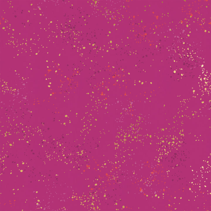Ruby Star Societyn Speckled kokoelmasta RS5027-62M Berry metallinen puuvillakangas aaliroiske-tekstuurilla, suunniteltu Rashida Coleman-Halen toimesta.