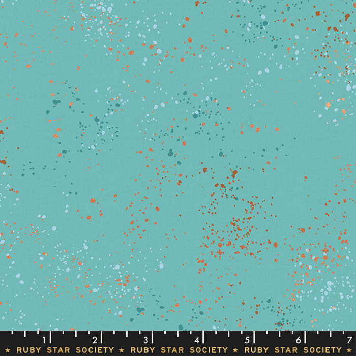 Ruby Star Society - Speckled RS5027-72M Turquoise metaillinen puuvillakangas, maaliroiske-tekstuurilla, suunniteltu Rashida Coleman-Halen toimesta."