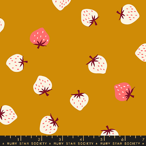 Ruby Star Society Strawberry Toss Butterscotch -puuvillakangas