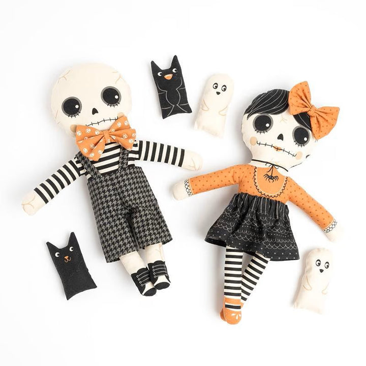 Stacy Iest Hsu - Home Sweet Haunt, leikkaa ja ompelee halloween- lelupaneelikangas