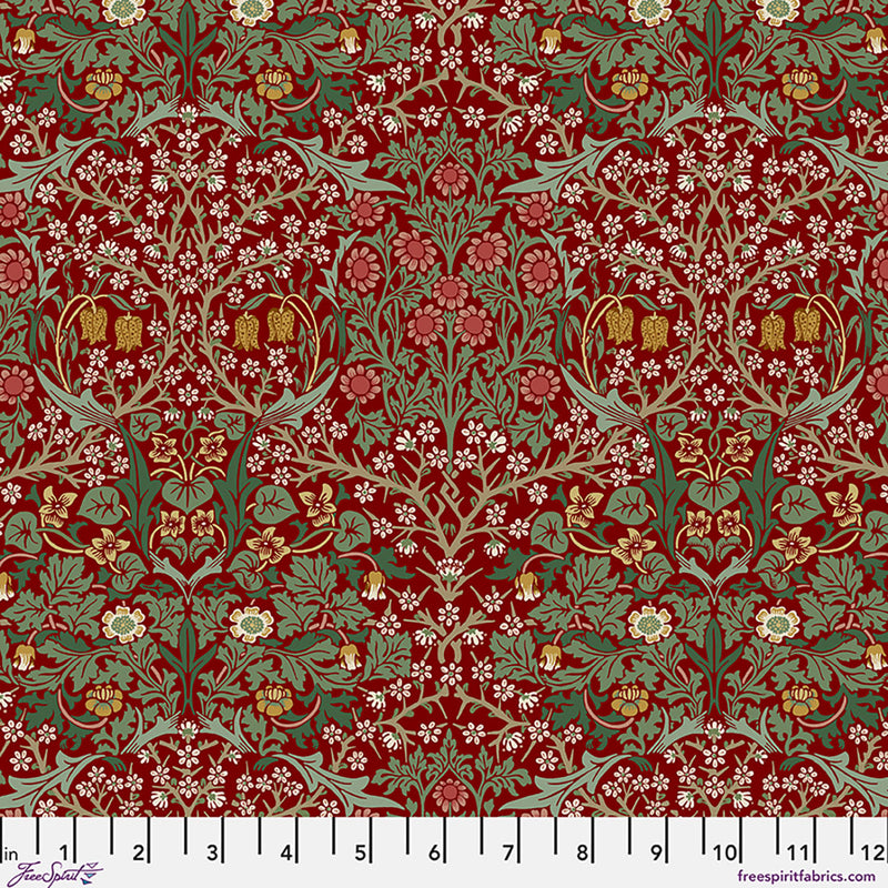 Morris & Co. Suffolk Holiday - Blackthorn Thorned Rose -puuvillakangas, punainen pohja ja kasviaiheinen kuosi.