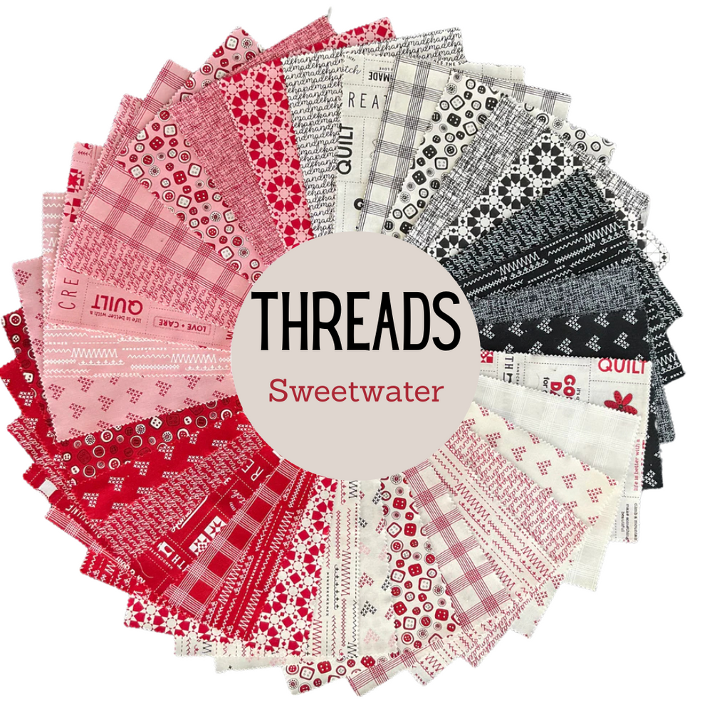 Sweetwater Threads 5 tuuman charm pack - tilkkukangasnippu, jossa punaisia, vaaleanpunaisia ja mustavalkoisia kuoseja napilla ja tikkauksilla.