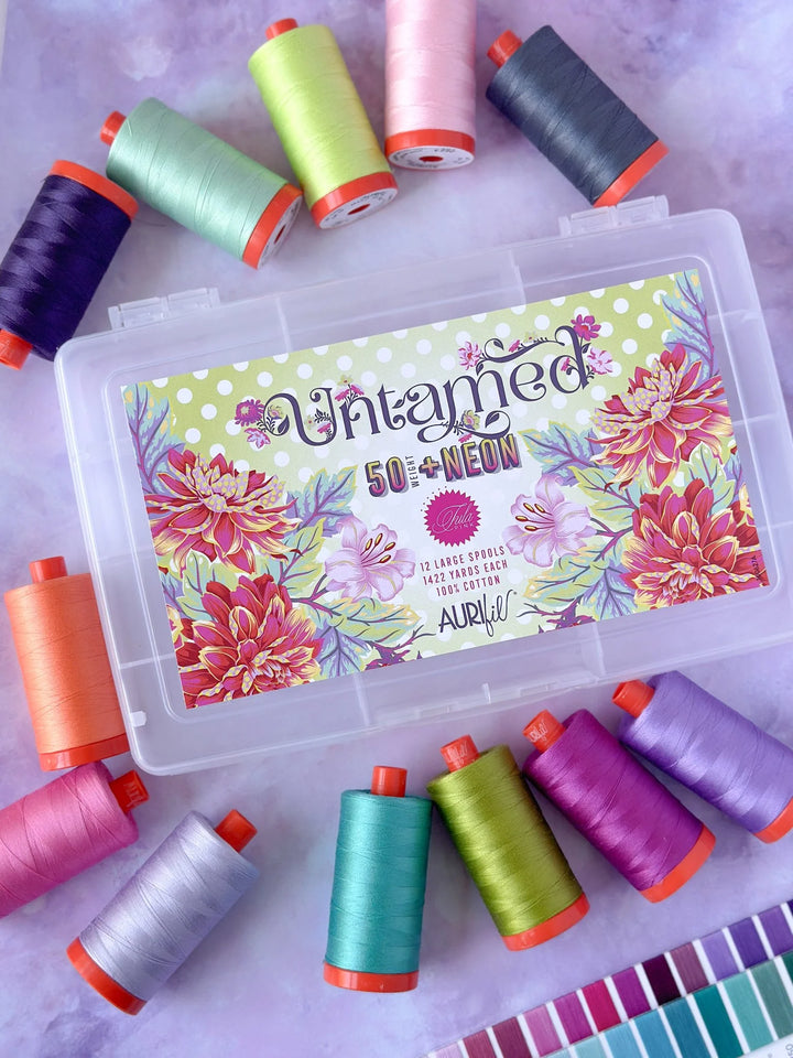 Aurifil Tula Pink Untamed 12 ison rullan 50wt ompelulankapaketti