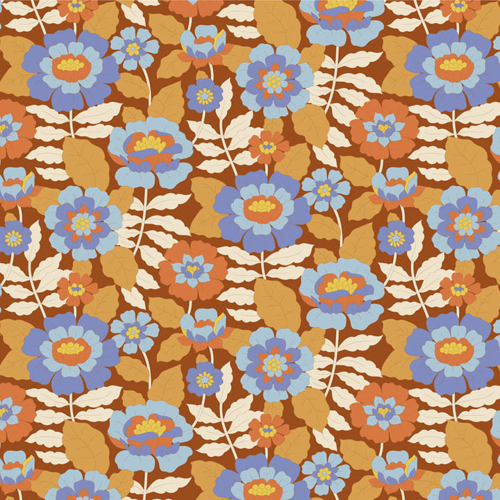 Tildan Wallflower-kokoelman Beverly Caramel -kangas: pieniä kukkakuvioita lämpimän sävyisellä, täydellinen käsitöihin.