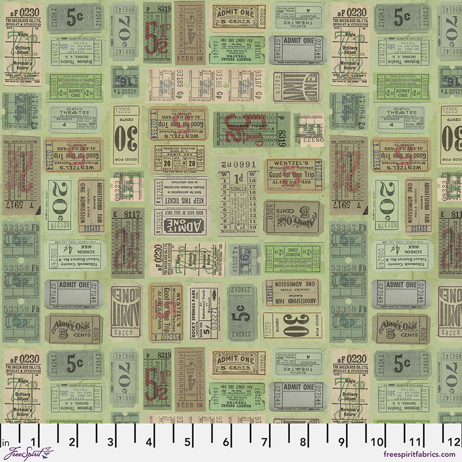 Tim Holtz - Eclectic Elements/Palette Multi Tickets -puuvillakangas, vihreää pääsylippuja ruudullisessa asetelmassa, vaaleanvihreällä taustalla.