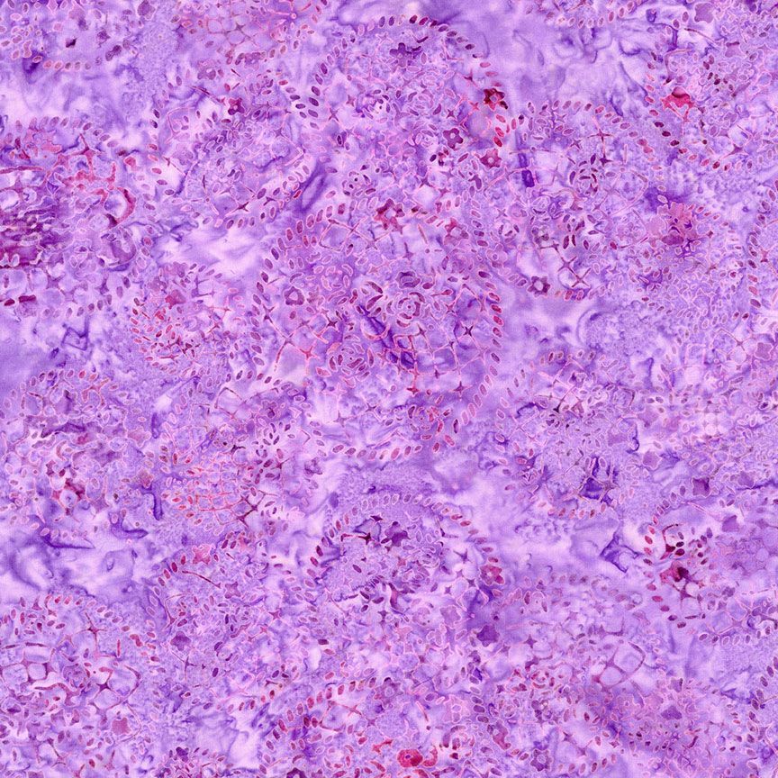 Tonga Batiks Pansy - Lace Dream Violet B8505 puuvillakangas batiikki, liilan sävyissä.