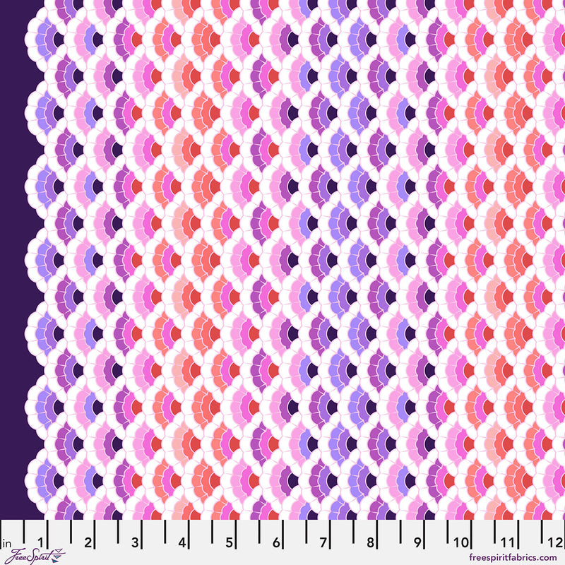 Tula Pink Floral Reef Aquatic Lace Ultraviolet – violetti, pinkki ja koralli pitsimäinen kuosi 100% puuvillakankaalla.