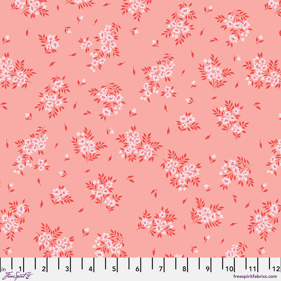 Tula Pink True Colors 2025 What a Ditz Peachy Keen, kukkakuviollinen kangas, laadukasta 100% puuvillaa, täydellinen tilkkutöihin.