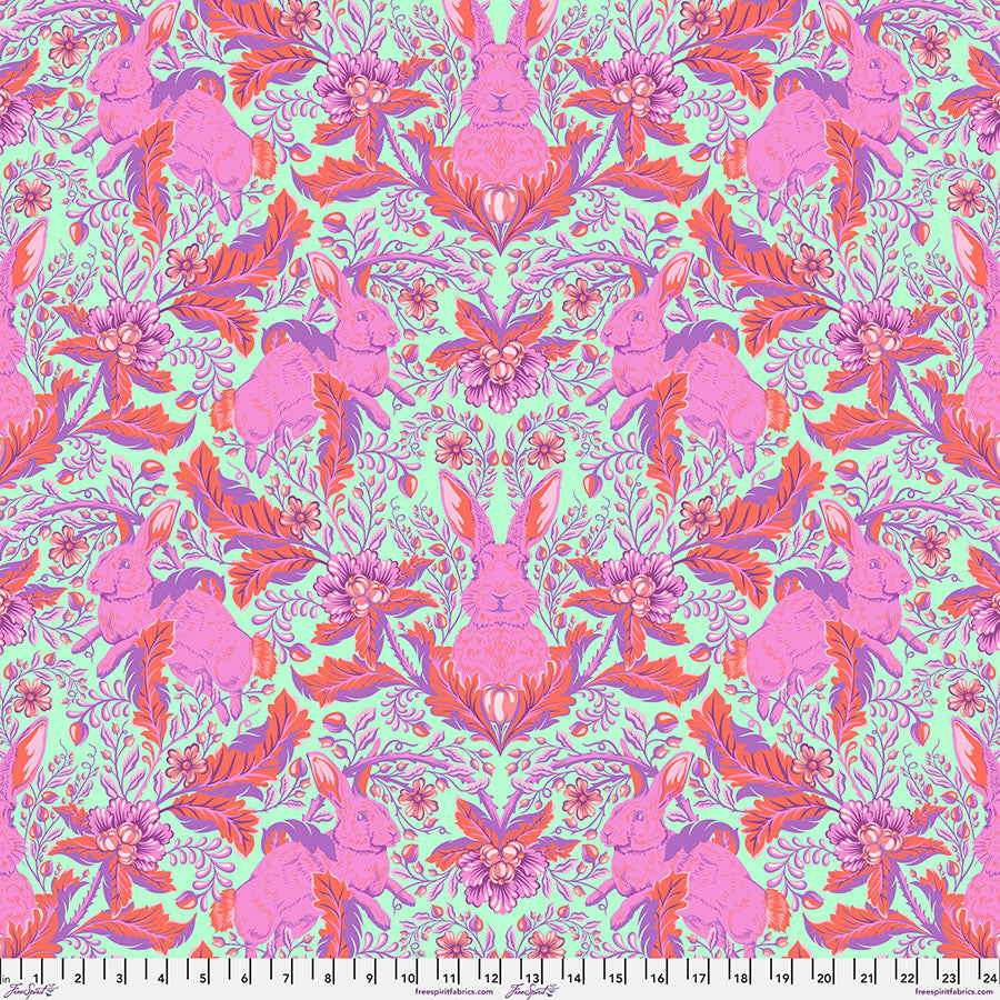 Tula Pink - Full Moon Forest II - Happy Go Lucky puuvillakangas, pinkki pupu kuvio.