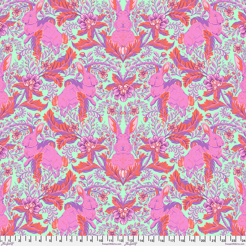 Tula Pink - Full Moon Forest II - Happy Go Lucky puuvillakangas, pinkki pupu kuvio.