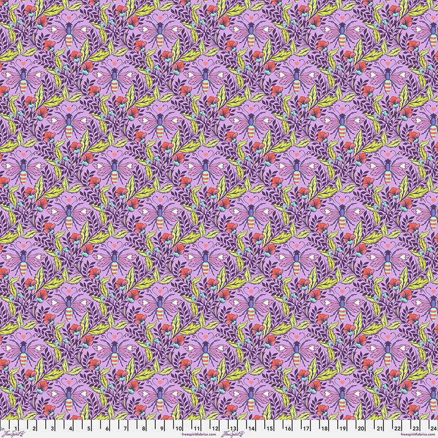 Tula Pink - Full Moon Forest II - Shake Your Honey Maker Blossom puuvillakangas, vihreä mehilainen kuvio.