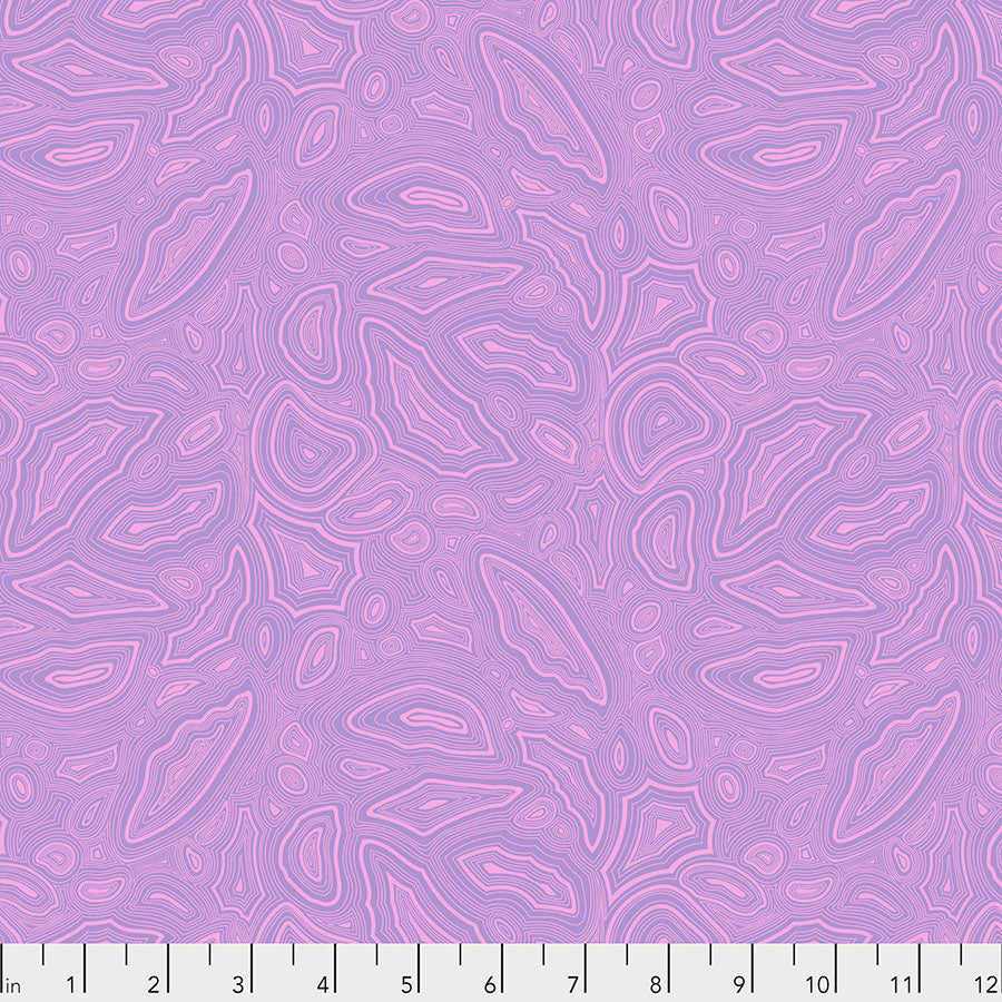 Kuvassa Tula Pinkin True Colors kokoelman Mineral Opal -puuvillakangas lilassa sävyssä. Mineraalimainen, orgaaninen kuvio.