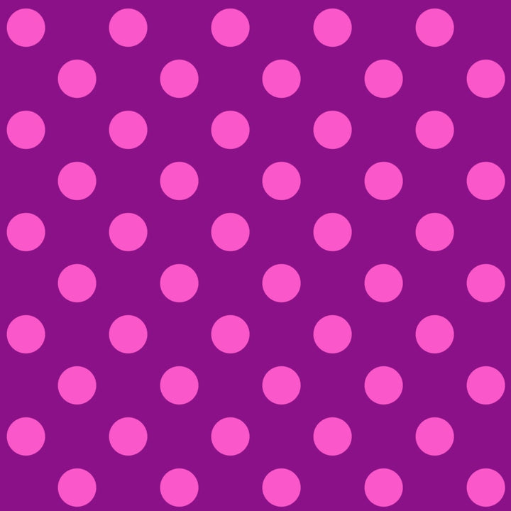Tula Pink True Colors Pom Poms Foxglove -puuvillakangas, violetti-tausta, suuret vaaleanpunaiset pilkut. Raikas ja värikäs kangas tilkkutöihin ja ompeluun.