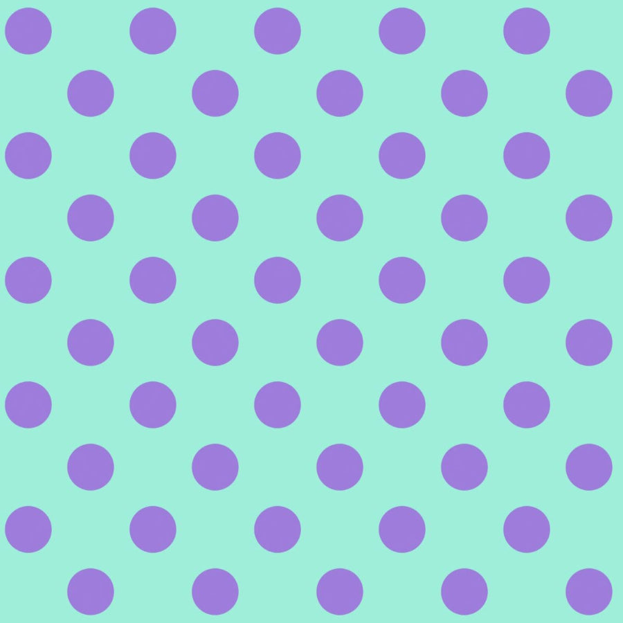 Tula Pink True Colors Pom Poms Petunia -puuvillakangas, turkoosi/aqua-tausta, suuret vaaleanliilat pilkut. Raikas ja värikäs kangas tilkkutöihin ja ompeluun.