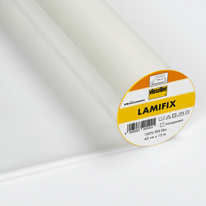Vlieseline Lamifix Gloss -läpinäkyvä laminointikalvo (45 cm). Antaa kankaalle kiiltävän, pyyhittävän suojakerroksen. Helppo kiinnittää silitysraudalla ilman ompelua.