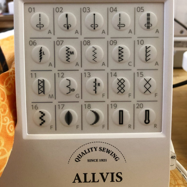 Janome Allvis 740DC elektroninen ompelukone kouluille ja harrastajille – 40 ommelta, LED-valo, LCD-näyttö ja 5 vuoden takuu.